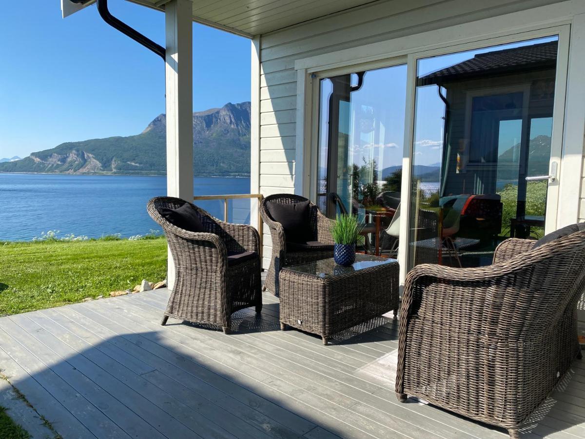 Nice Little House Right By The Sea, Stunning View Rensa エクステリア 写真